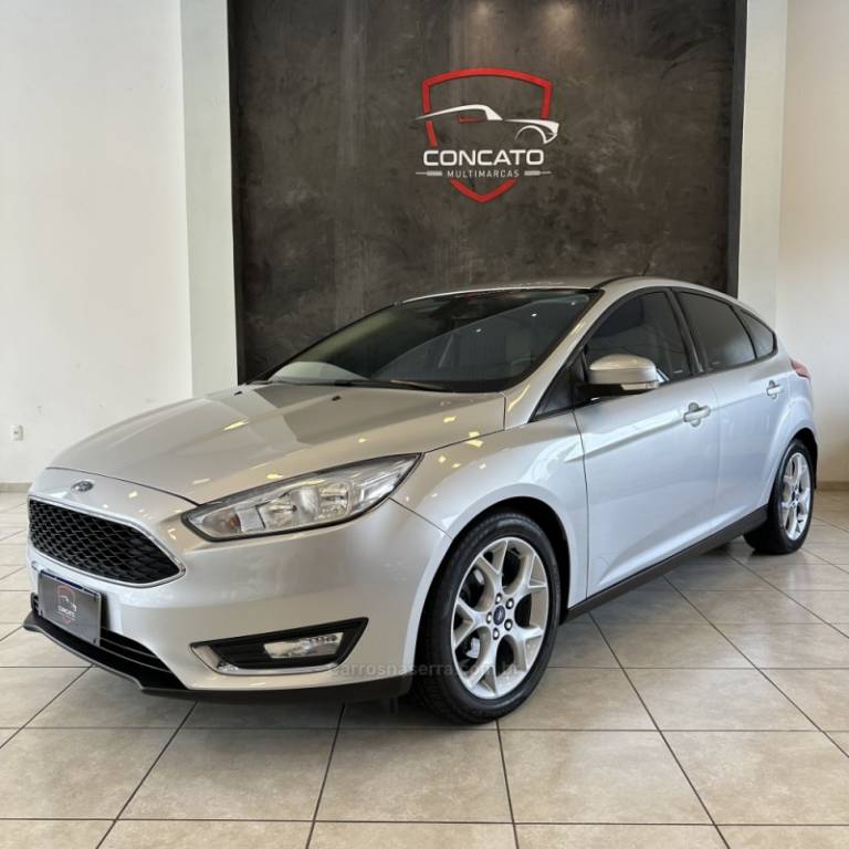 FORD - FOCUS - 2017/2018 - Prata - R$ 64.900,00