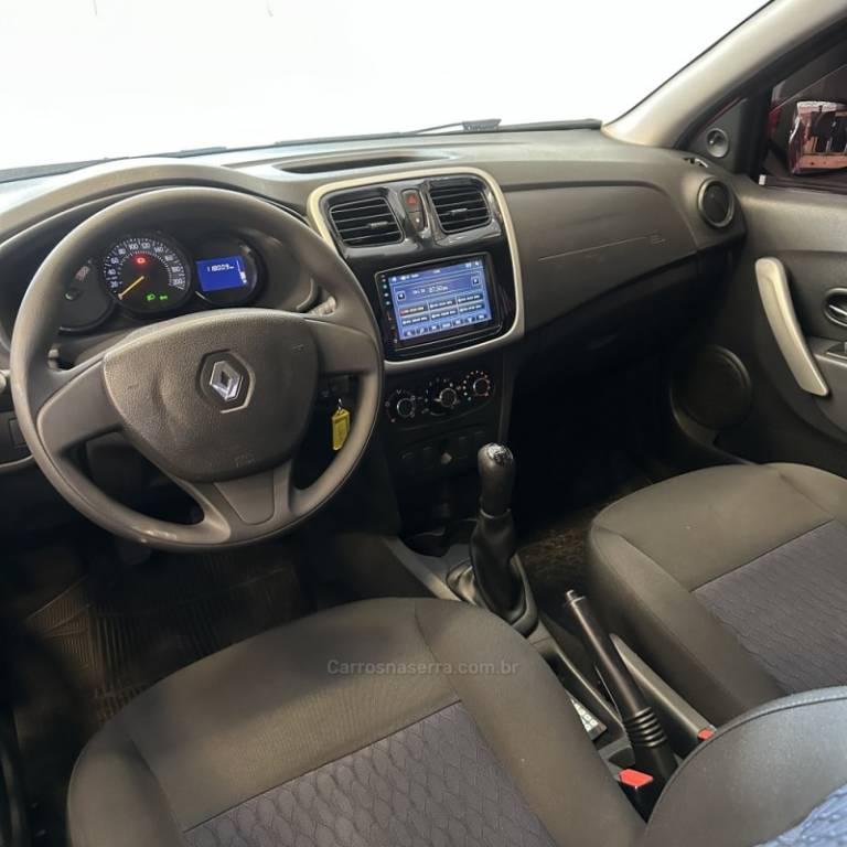 RENAULT - SANDERO - 2016/2017 - Vermelha - R$ 42.500,00