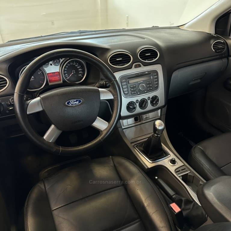 FORD - FOCUS - 2010/2011 - Branca - R$ 32.500,00
