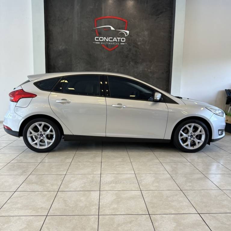 FORD - FOCUS - 2017/2018 - Prata - R$ 64.900,00