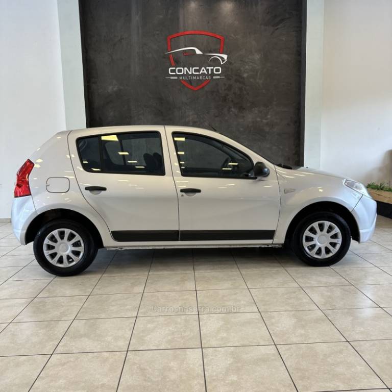 RENAULT - SANDERO - 2010/2010 - Prata - R$ 26.900,00