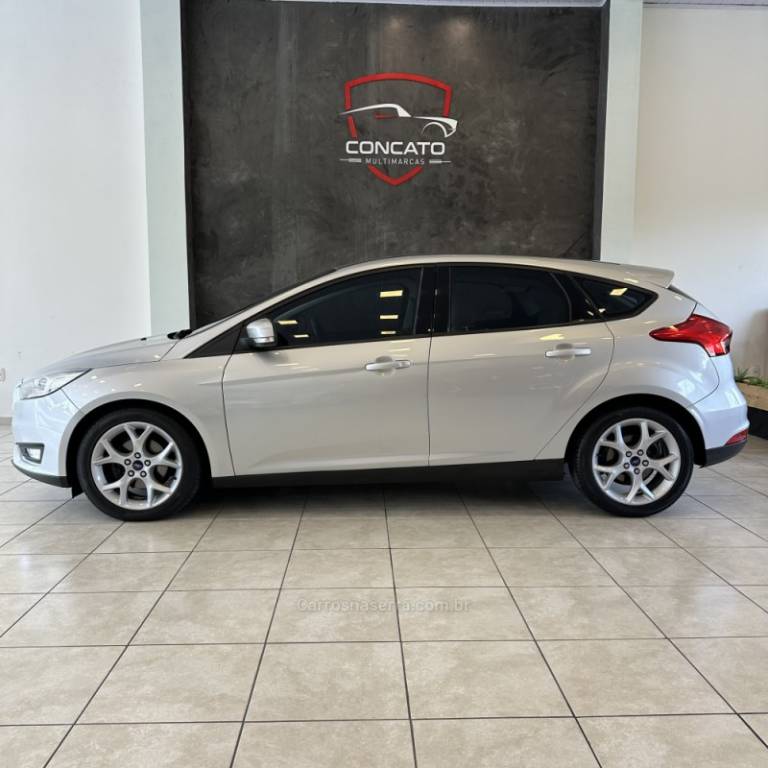 FORD - FOCUS - 2017/2018 - Prata - R$ 64.900,00