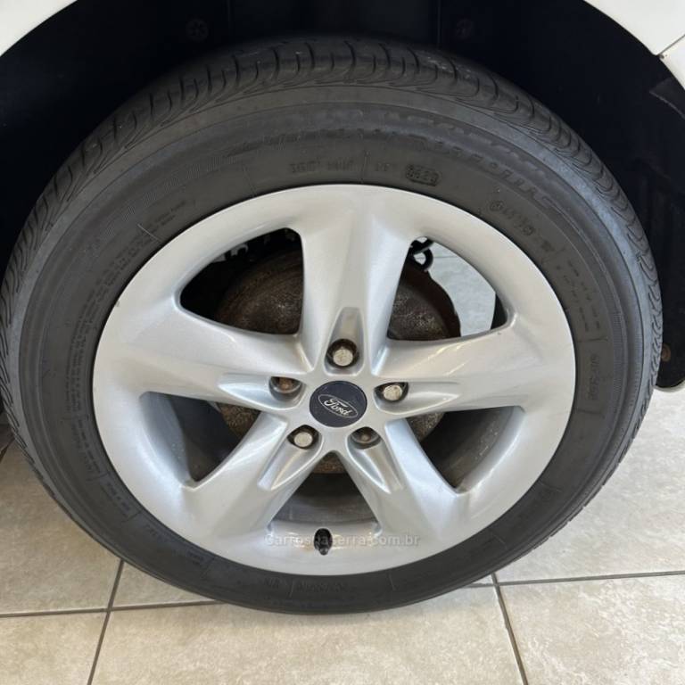 FORD - FOCUS - 2010/2011 - Branca - R$ 32.500,00
