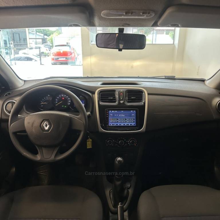 RENAULT - SANDERO - 2016/2017 - Vermelha - R$ 42.500,00