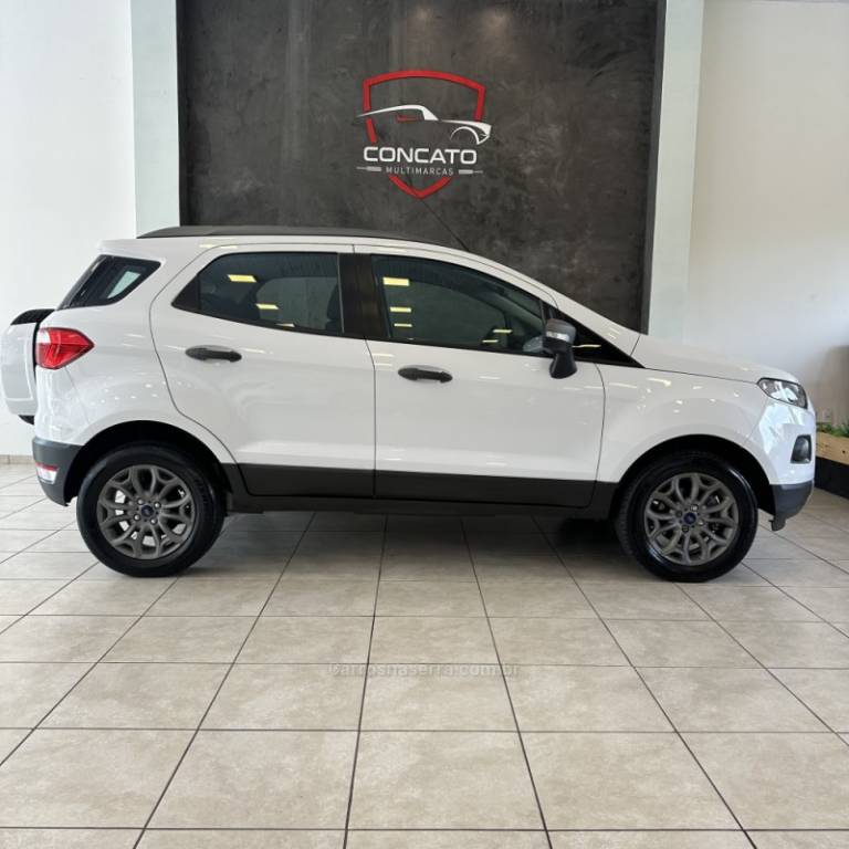 FORD - ECOSPORT - 2016/2017 - Branca - R$ 60.000,00