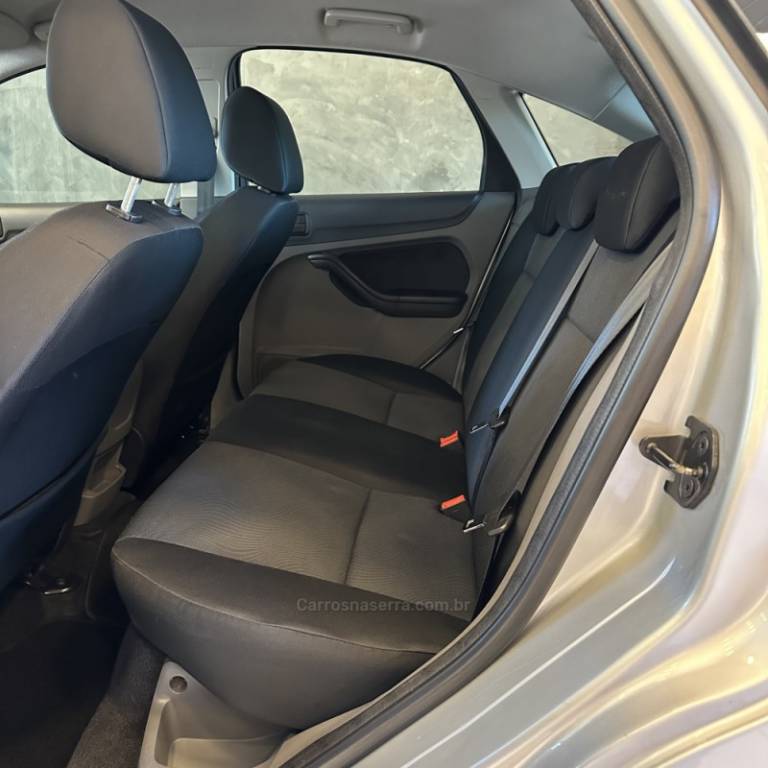 FORD - FOCUS - 2013/2013 - Prata - R$ 42.500,00
