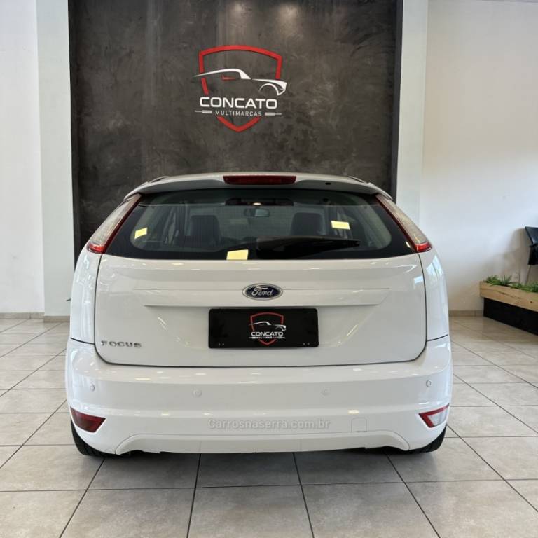 FORD - FOCUS - 2010/2011 - Branca - R$ 32.500,00