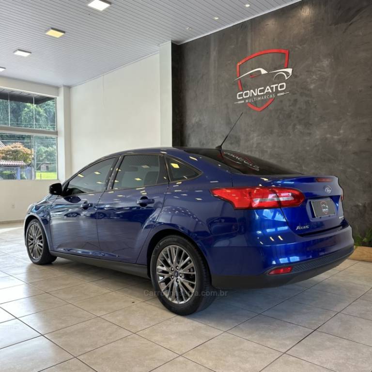 FORD - FOCUS - 2016/2017 - Azul - R$ 58.000,00