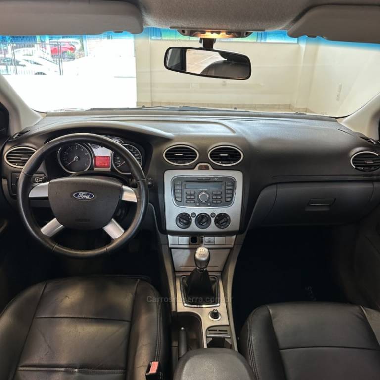 FORD - FOCUS - 2010/2011 - Branca - R$ 32.500,00
