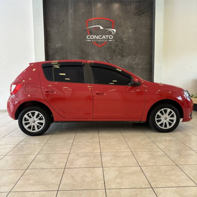 RENAULT - SANDERO - 2016/2017 - Vermelha - R$ 42.500,00