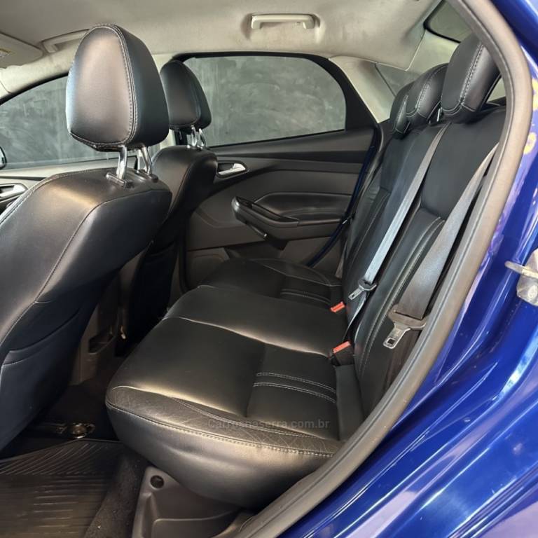 FORD - FOCUS - 2016/2017 - Azul - R$ 58.000,00