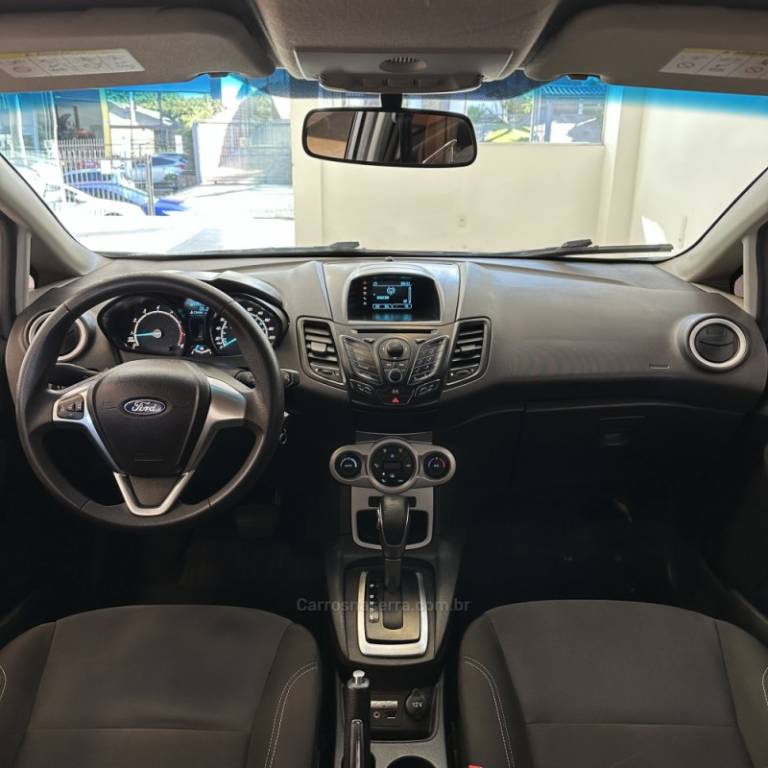 FORD - FIESTA - 2013/2014 - Branca - R$ 43.900,00
