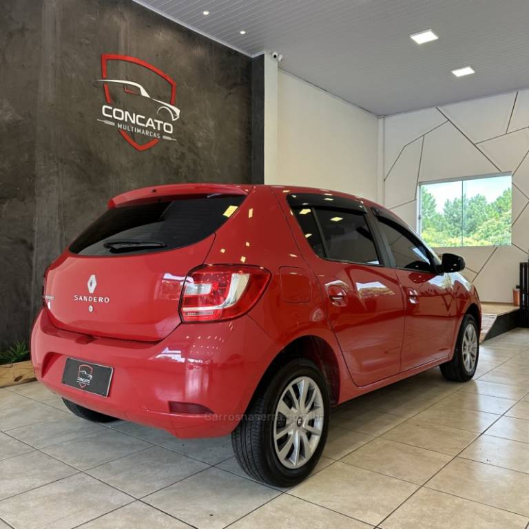 RENAULT - SANDERO - 2016/2017 - Vermelha - R$ 42.500,00