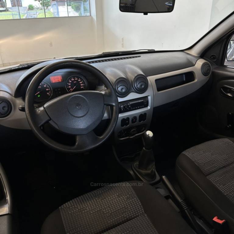 RENAULT - SANDERO - 2010/2010 - Prata - R$ 26.900,00