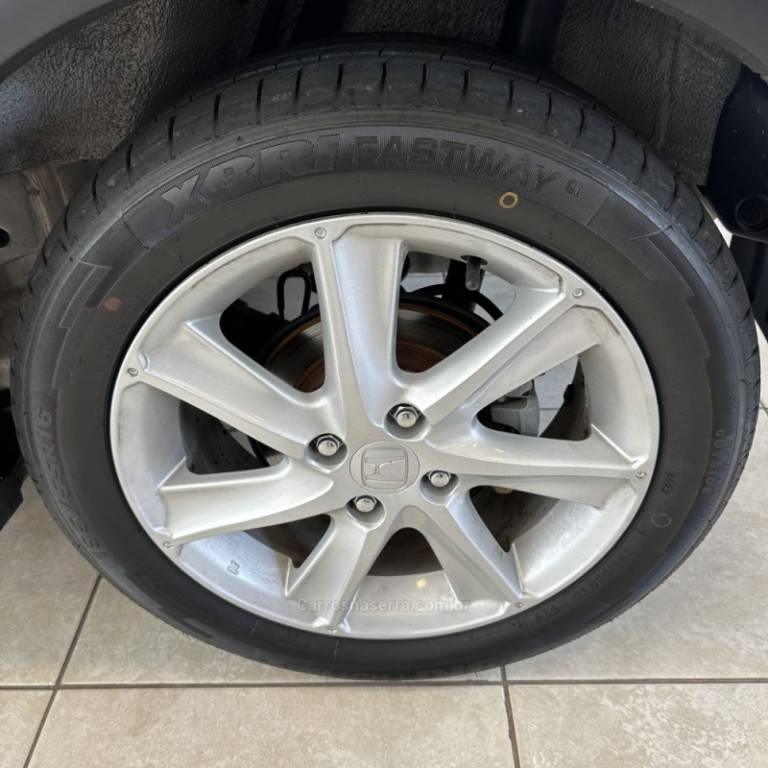 HONDA - FIT - 2013/2014 - Prata - R$ 59.900,00