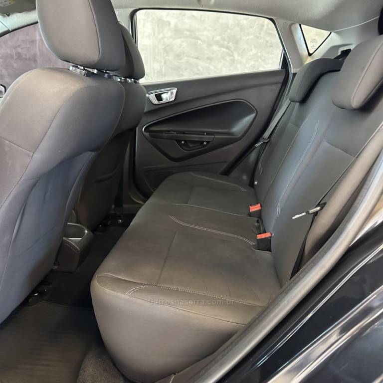 FORD - FIESTA - 2013/2014 - Branca - R$ 43.900,00