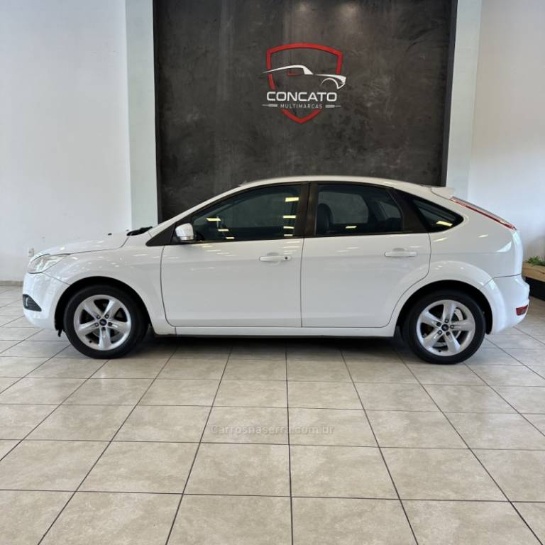 FORD - FOCUS - 2010/2011 - Branca - R$ 32.500,00