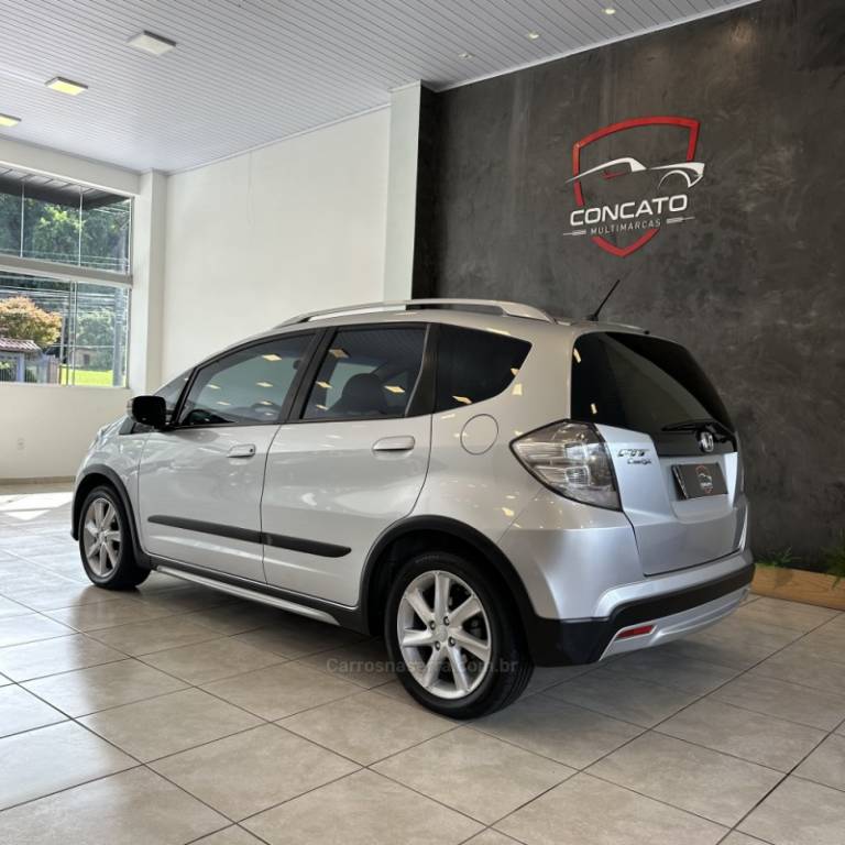 HONDA - FIT - 2013/2014 - Prata - R$ 59.900,00