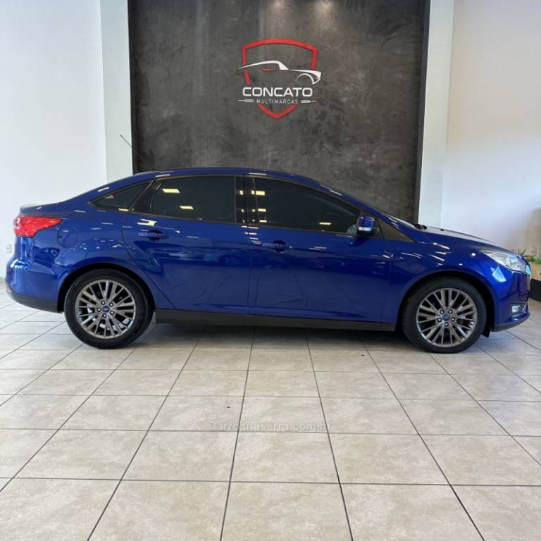 FORD - FOCUS - 2016/2017 - Azul - R$ 58.000,00