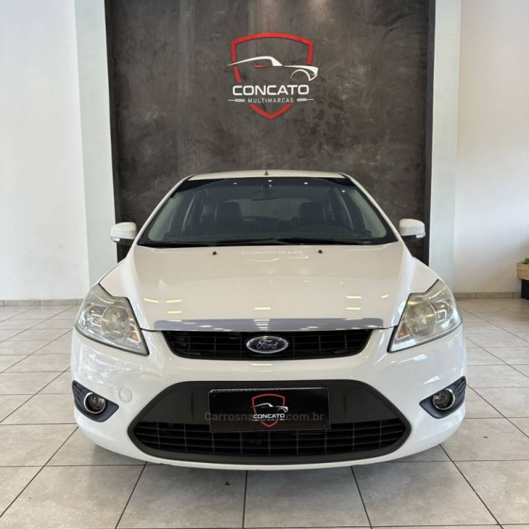 FORD - FOCUS - 2010/2011 - Branca - R$ 32.500,00
