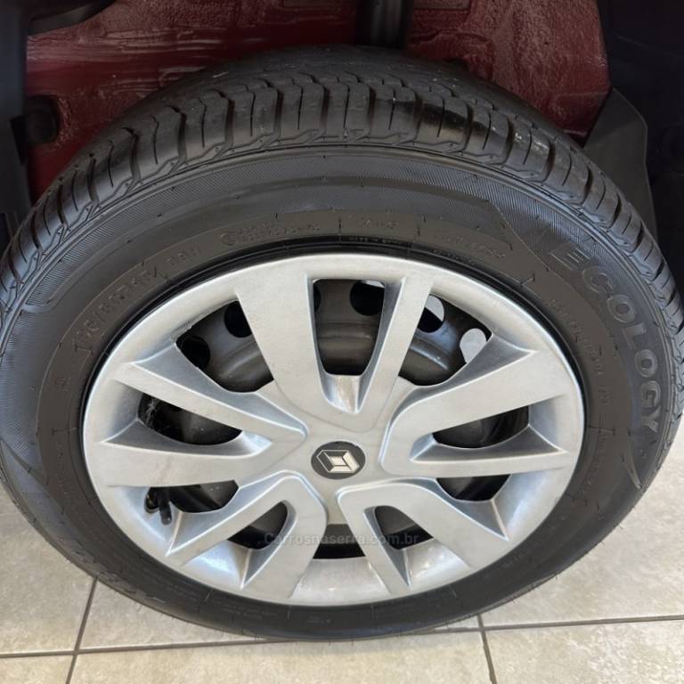 RENAULT - SANDERO - 2016/2017 - Vermelha - R$ 42.500,00