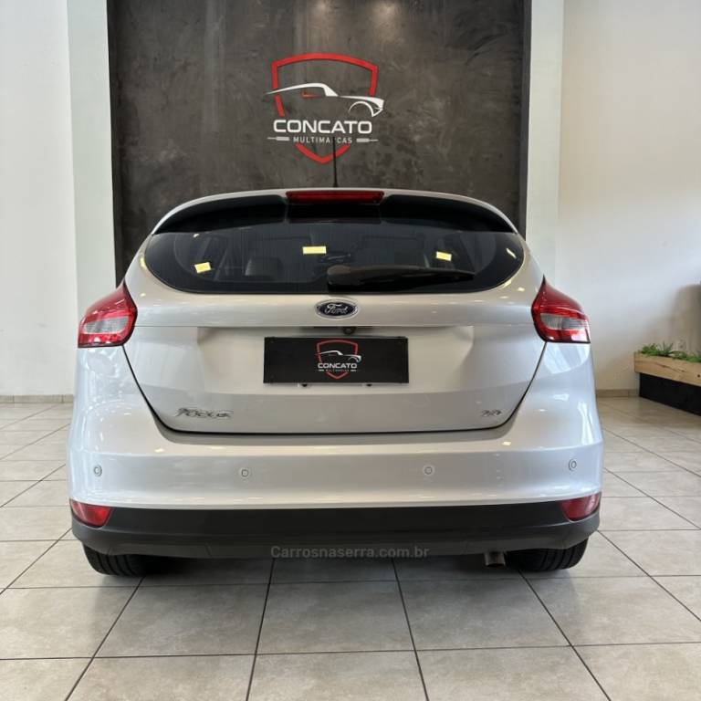 FORD - FOCUS - 2017/2018 - Prata - R$ 64.900,00