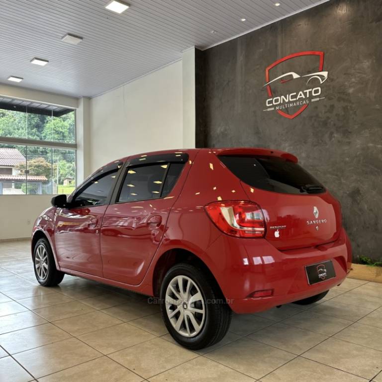 RENAULT - SANDERO - 2016/2017 - Vermelha - R$ 42.500,00