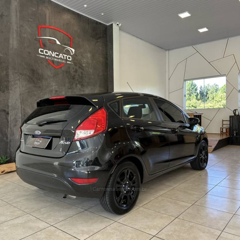 FORD - FIESTA - 2013/2014 - Branca - R$ 43.900,00