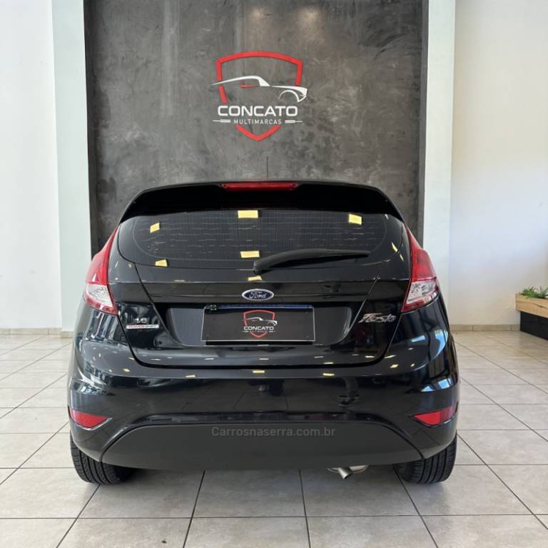FORD - FIESTA - 2013/2014 - Branca - R$ 43.900,00