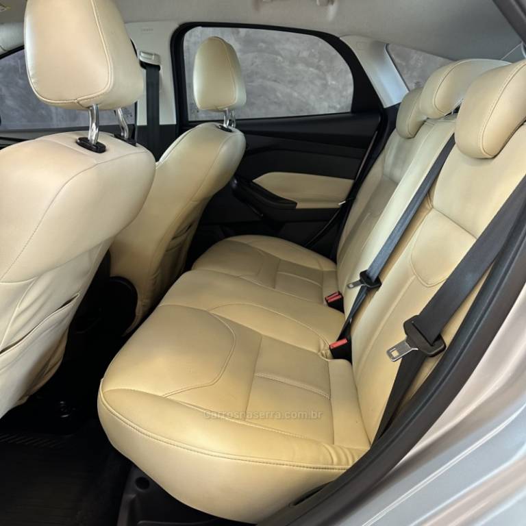 FORD - FOCUS - 2017/2018 - Prata - R$ 64.900,00